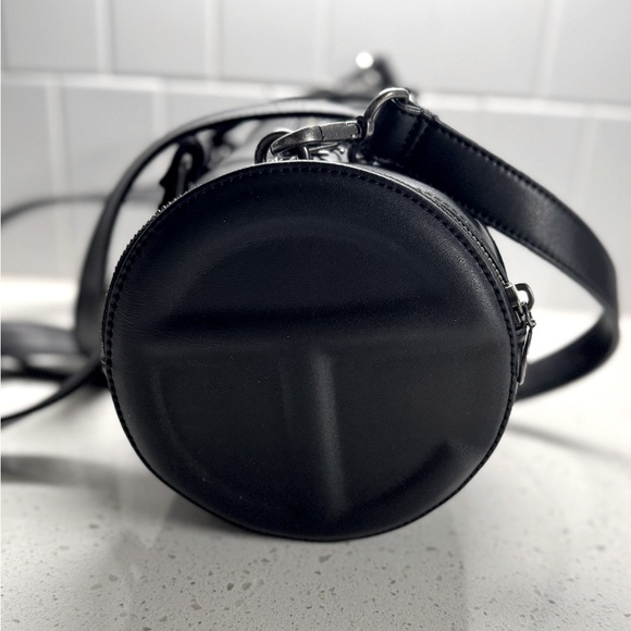 Medium Telfar Duffle- Black - Picture 3 of 4